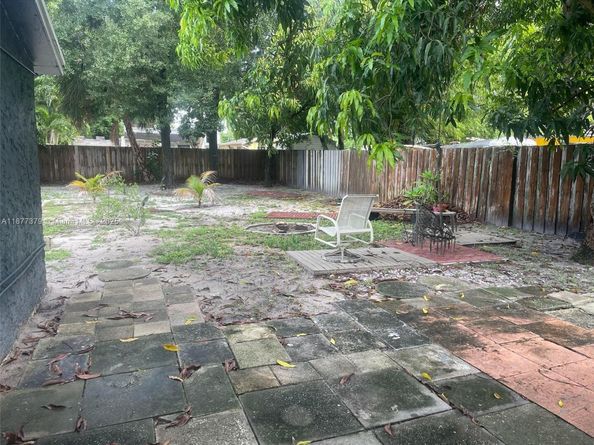 1041 NE 35th St, Oakland Park FL 33334