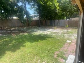 1041 NE 35th St, Oakland Park FL 33334
