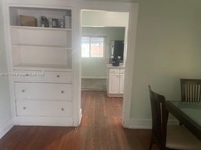 1041 NE 35th St, Oakland Park FL 33334