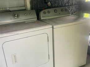 1041 NE 35th St, Oakland Park FL 33334
