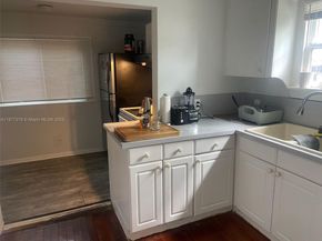 1041 NE 35th St, Oakland Park FL 33334