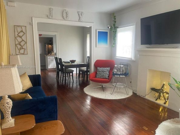 1041 NE 35th St, Oakland Park FL 33334