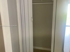 1041 NE 35th St, Oakland Park FL 33334