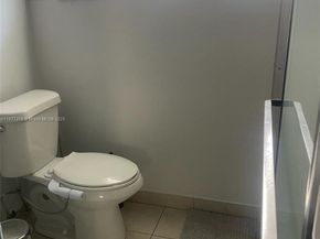 1041 NE 35th St, Oakland Park FL 33334