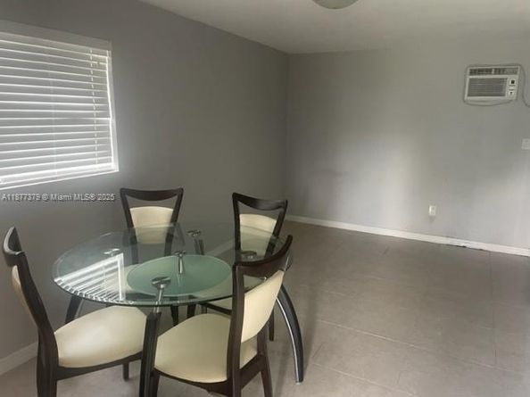 1041 NE 35th St, Oakland Park FL 33334