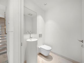 1000 Biscayne Blvd TH1201, Miami FL 33132