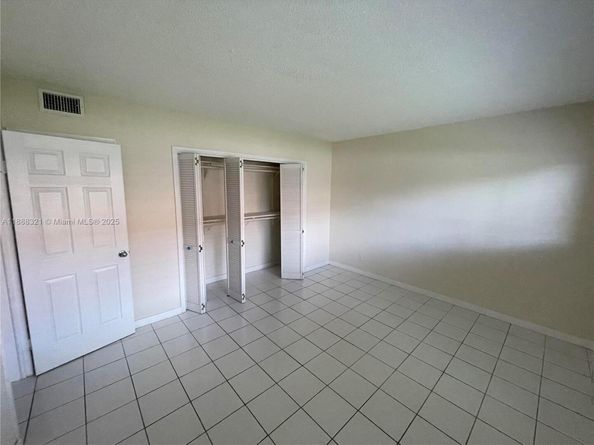 1450 Atlantic Shores Blvd 109, Hallandale Beach FL 33009