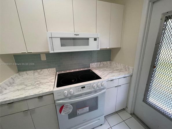 1450 Atlantic Shores Blvd 109, Hallandale Beach FL 33009
