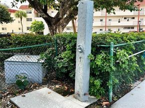 411 S Hollybrook Dr 105, Pembroke Pines FL 33025