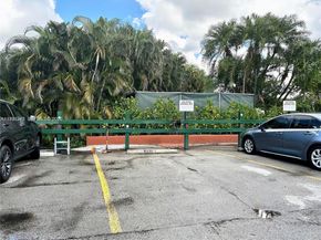 411 S Hollybrook Dr 105, Pembroke Pines FL 33025