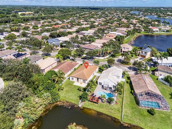 2034 NW 145th Ave, Pembroke Pines FL 33028