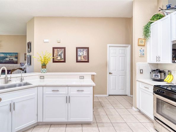 2034 NW 145th Ave, Pembroke Pines FL 33028