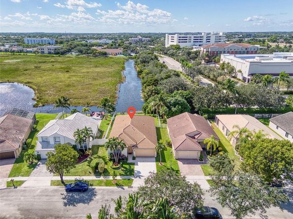 2034 NW 145th Ave, Pembroke Pines FL 33028