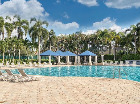 2034 NW 145th Ave, Pembroke Pines FL 33028