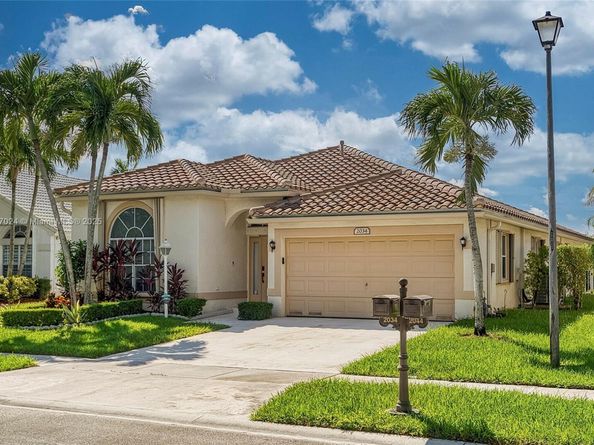 2034 NW 145th Ave, Pembroke Pines FL 33028