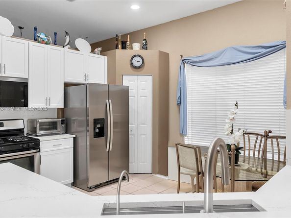 2034 NW 145th Ave, Pembroke Pines FL 33028