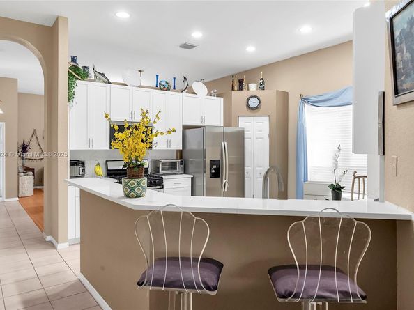 2034 NW 145th Ave, Pembroke Pines FL 33028