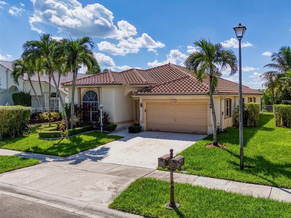 2034 NW 145th Ave, Pembroke Pines FL 33028
