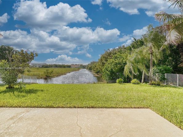 2034 NW 145th Ave, Pembroke Pines FL 33028
