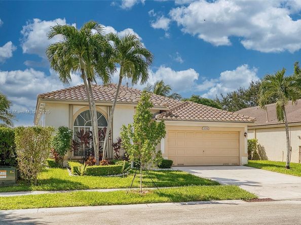 2034 NW 145th Ave, Pembroke Pines FL 33028