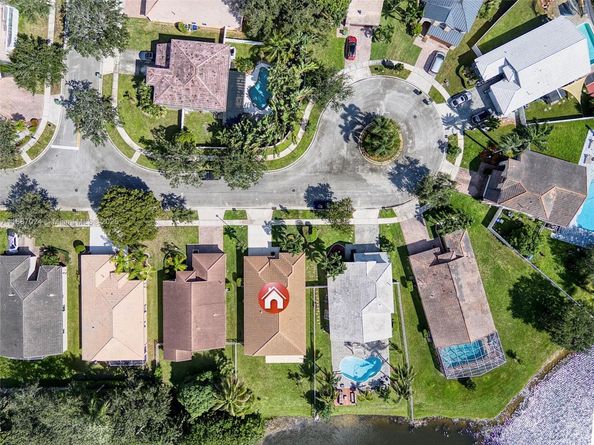 2034 NW 145th Ave, Pembroke Pines FL 33028