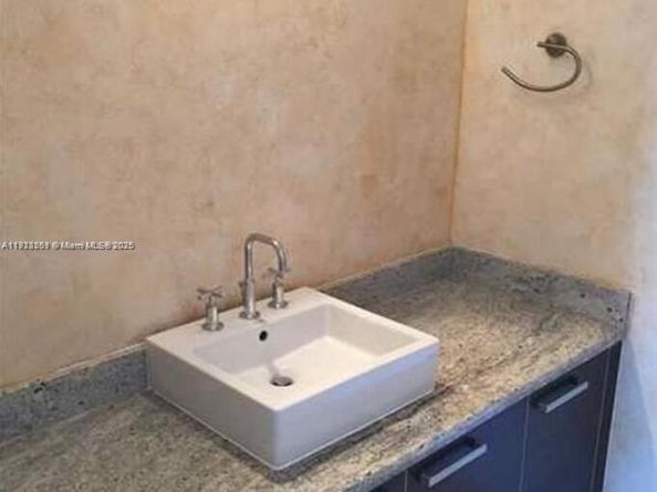 185 SW 7th St 2505, Miami FL 33130