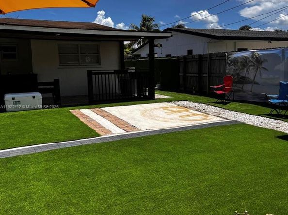 7151 Pershing St, Hollywood FL 33024