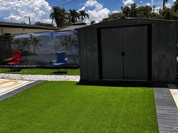 7151 Pershing St, Hollywood FL 33024