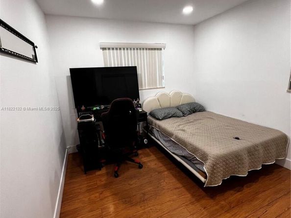7151 Pershing St, Hollywood FL 33024