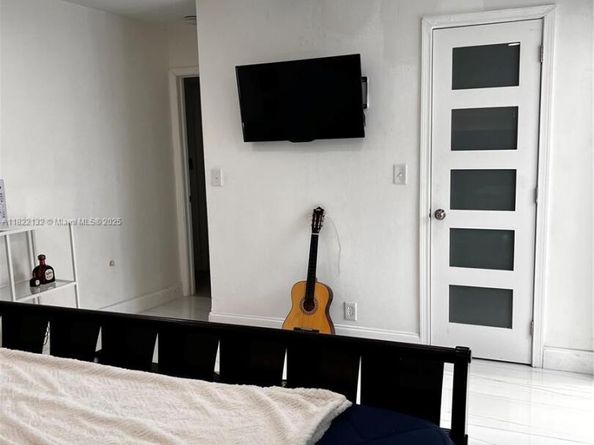 7151 Pershing St, Hollywood FL 33024