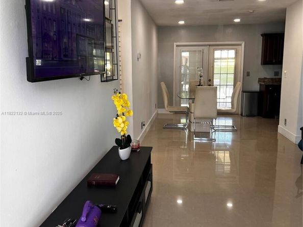 7151 Pershing St, Hollywood FL 33024