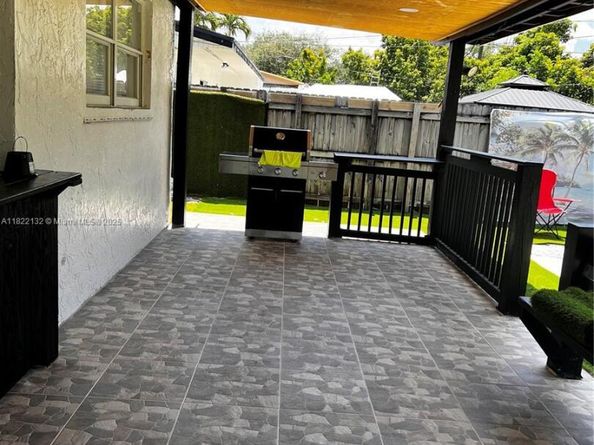 7151 Pershing St, Hollywood FL 33024