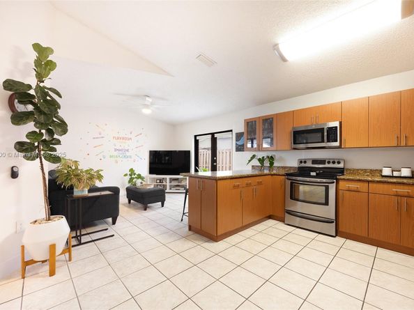 14207 SW 48th Ln, Miami FL 33175