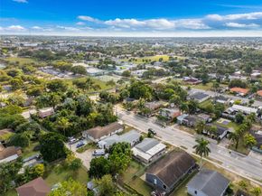 445 NW 8th St, Homestead FL 33030