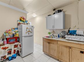 445 NW 8th St, Homestead FL 33030