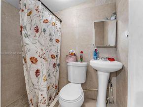 445 NW 8th St, Homestead FL 33030