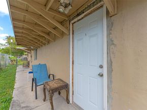 445 NW 8th St, Homestead FL 33030