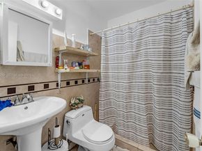 445 NW 8th St, Homestead FL 33030