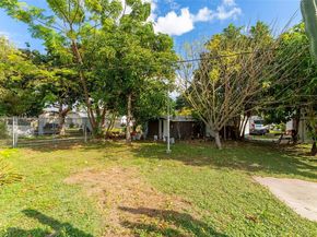 445 NW 8th St, Homestead FL 33030