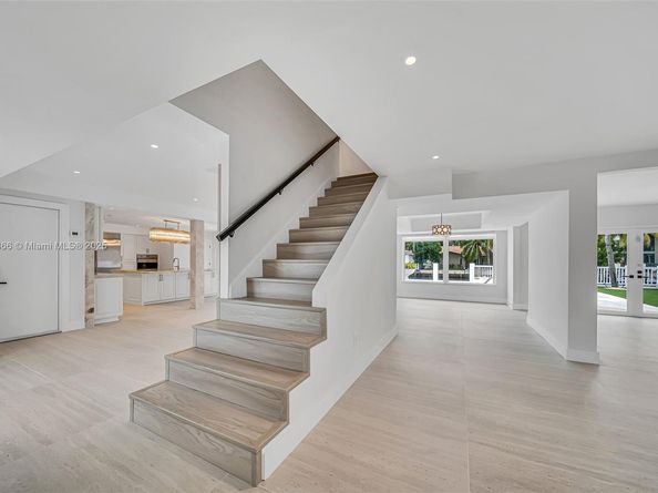 3341 NE 170th St, North Miami Beach FL 33160