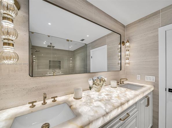 3341 NE 170th St, North Miami Beach FL 33160