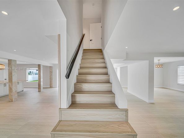 3341 NE 170th St, North Miami Beach FL 33160