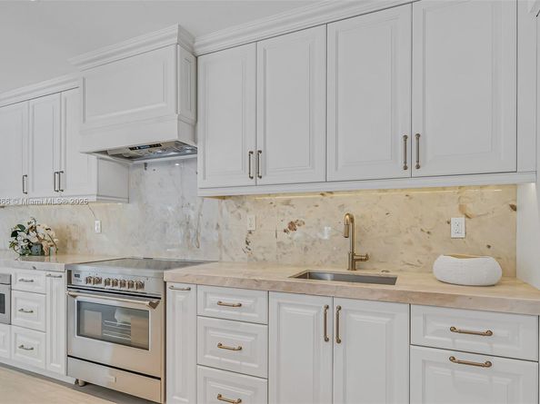 3341 NE 170th St, North Miami Beach FL 33160
