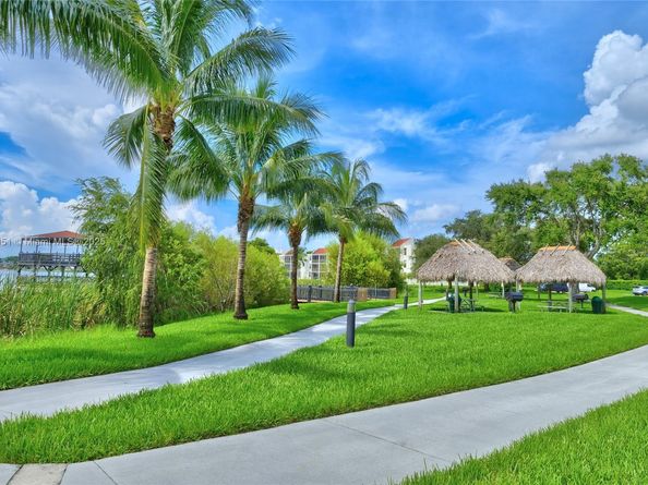 111 Lake Emerald Dr 307, Oakland Park FL 33309