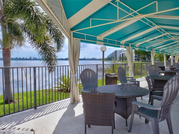 111 Lake Emerald Dr 307, Oakland Park FL 33309
