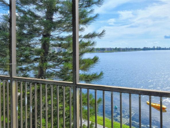 111 Lake Emerald Dr 307, Oakland Park FL 33309