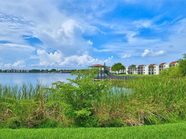 111 Lake Emerald Dr 307, Oakland Park FL 33309