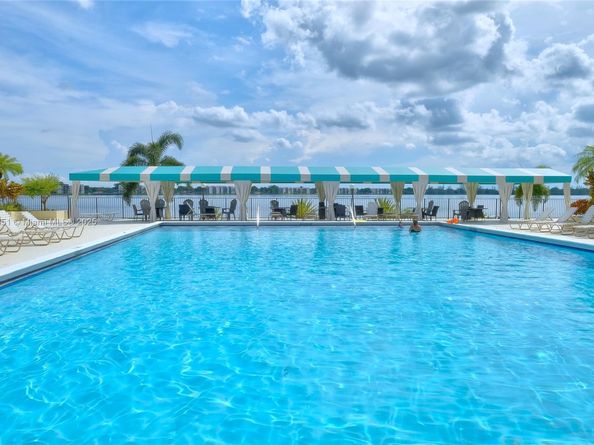 111 Lake Emerald Dr 307, Oakland Park FL 33309