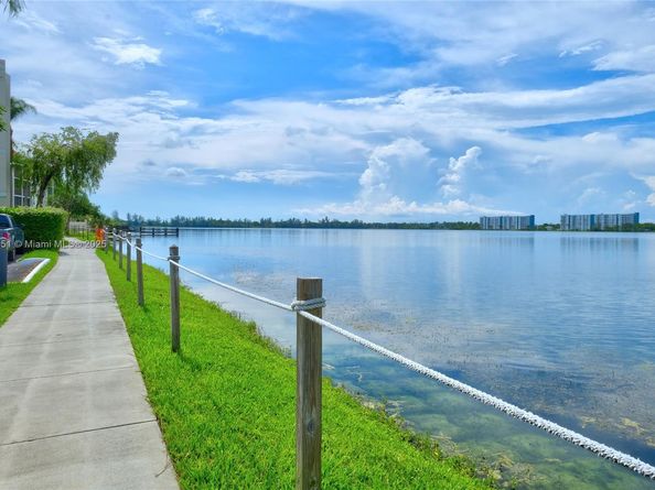 111 Lake Emerald Dr 307, Oakland Park FL 33309