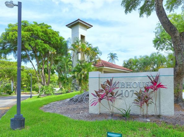 111 Lake Emerald Dr 307, Oakland Park FL 33309